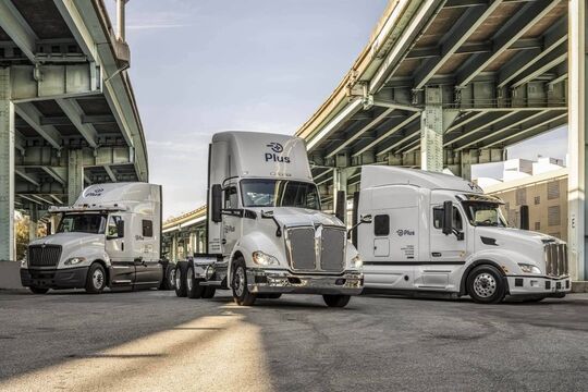 Automatisierte Lkw von Plus
