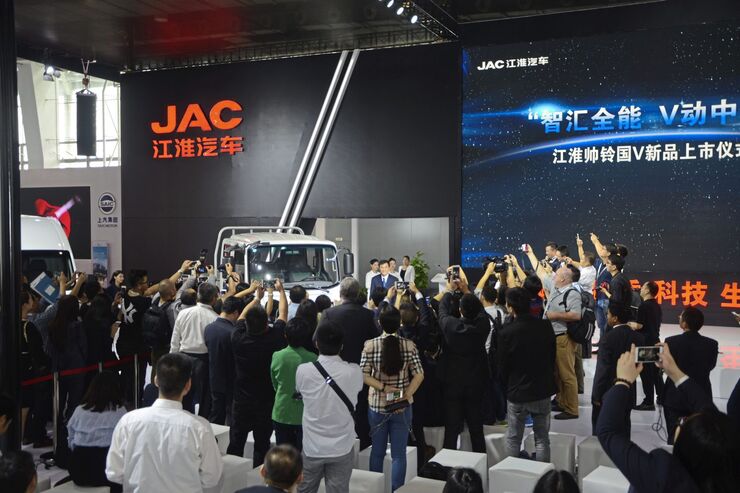 China Messe Genlyon Jinlomg AC Bua Chinese Truck Year Ctoy CN Boss Vollelektrobus hino Chana 