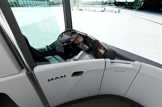 Der moderne Fahrerarbeitsplatz im neuen MAN Lion's City.