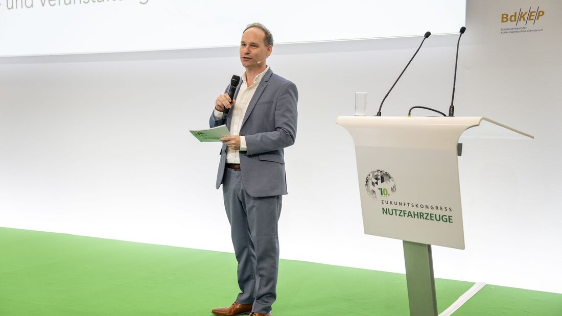 Julian Hoffmann, Geschäftsführender Redakteur FERNFAHRER, Oliver Trost, Geschäftsführer, EuroTransportMedia Verlags- und Veranstaltungs-GmbH