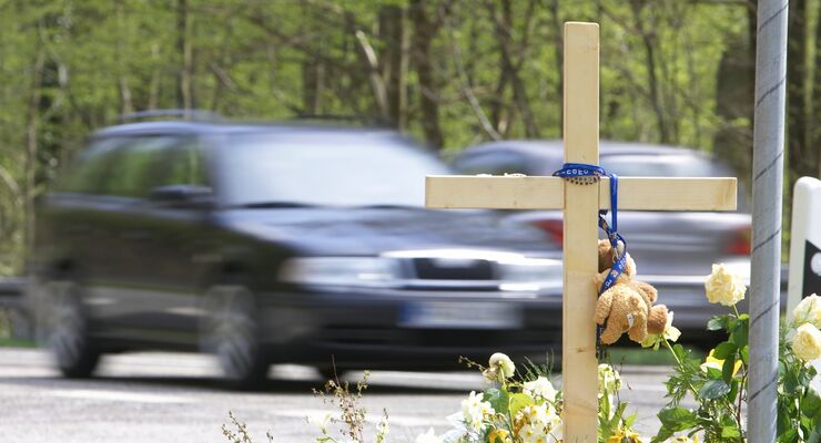 Kreuz am Straßenrand