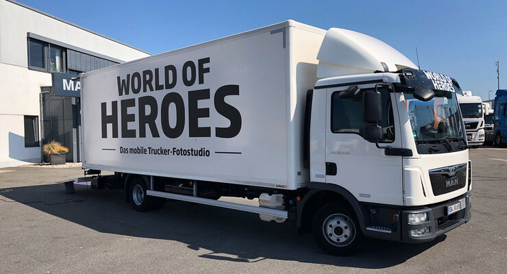 Mobiles Fotostudio der World of Heroes zur IAA 2018