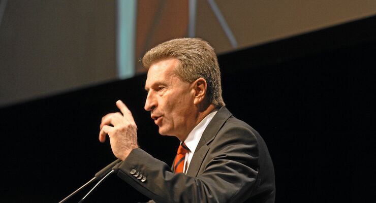 Oettinger fordert Investitionsgelder ein
