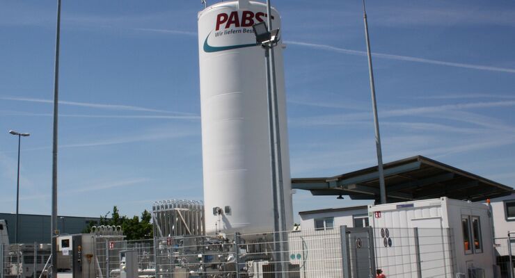 Pabst Transport hat auf seinem Betriebsgelände in Gochsheim eine eigene LNG-Tankstelle eröffnet.