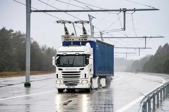 Siemens und Scania forschen gemeinsam am elektrifizierten StraÃengÃ¼terverkehr / Siemens and Scania are conducting joint research into the electrification of road freight traffic