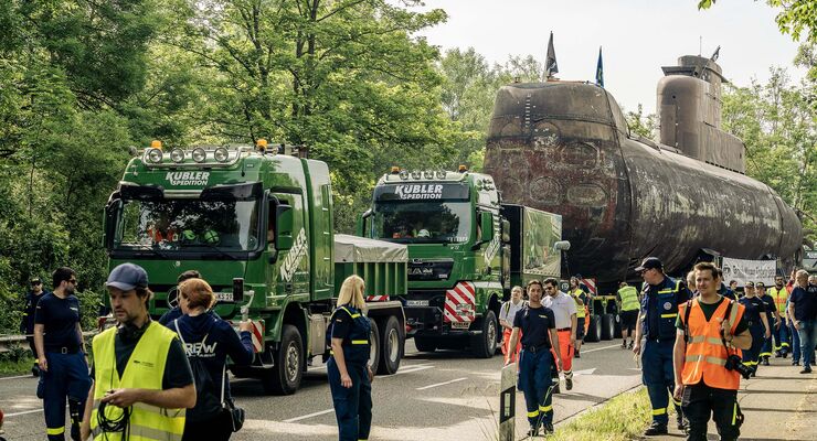 Transport des Unterseeboots U17 ins Technik Museum Sinsheim